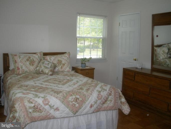 6609 Custer Street Springfield, VA 22150 - Photo 4 of 9 a bedroom with a bed and a window