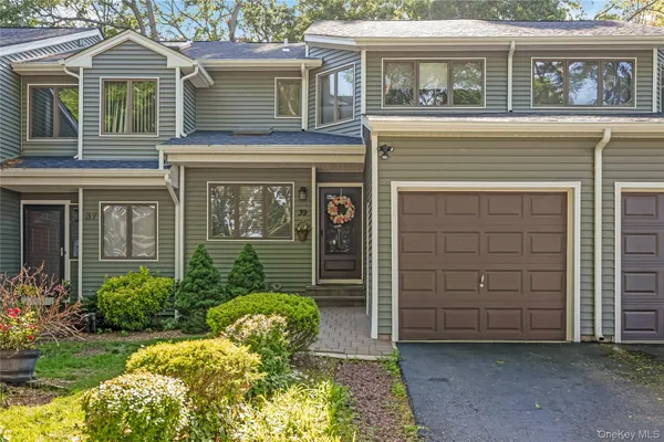 $559,000 | 39 Jeremy Circle, Nesconset, NY 11767