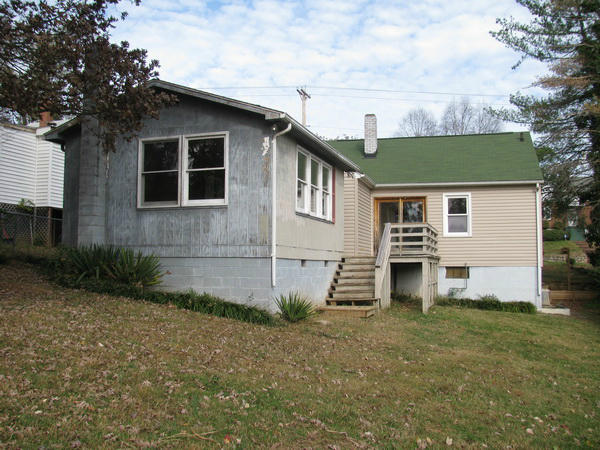 2535 Spring Road Southwest Roanoke, VA 24015 - Photo 2 of 15 rear