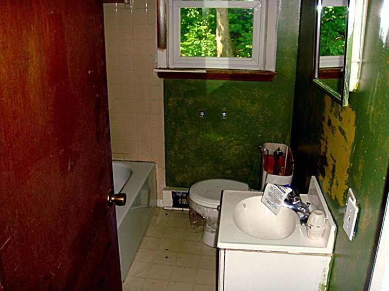 80 Meadow Road Raymond, ME 04071 - Photo 13 of 17 Bathroom.