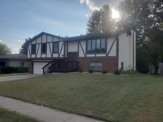 $249,900 | 23 Kenfield Circle, Bloomington, IL 61704
