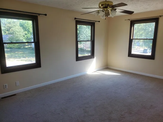 $249,900 | 23 Kenfield Circle, Bloomington, IL 61704