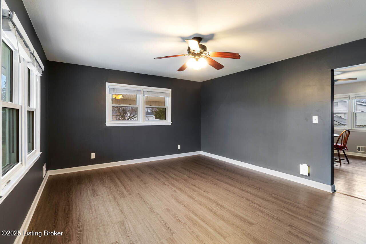 227 Cedar Grove Road Shepherdsville, KY 40165 - Photo 4 of 31 Living Room