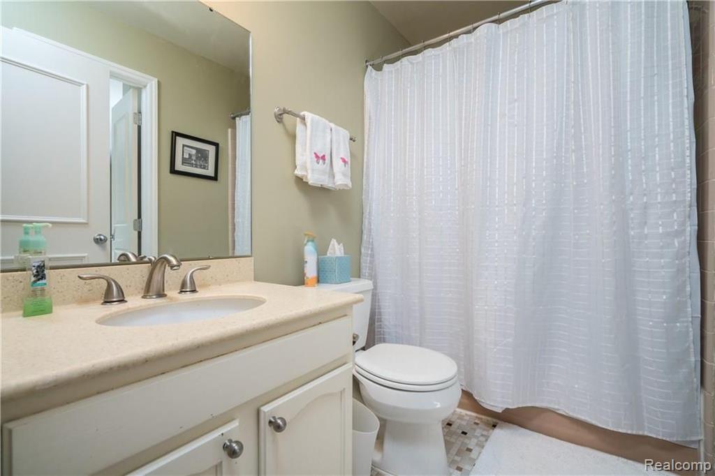 1220 Barneswood Lane Rochester Hills, MI 48306 - Photo 29 of 33