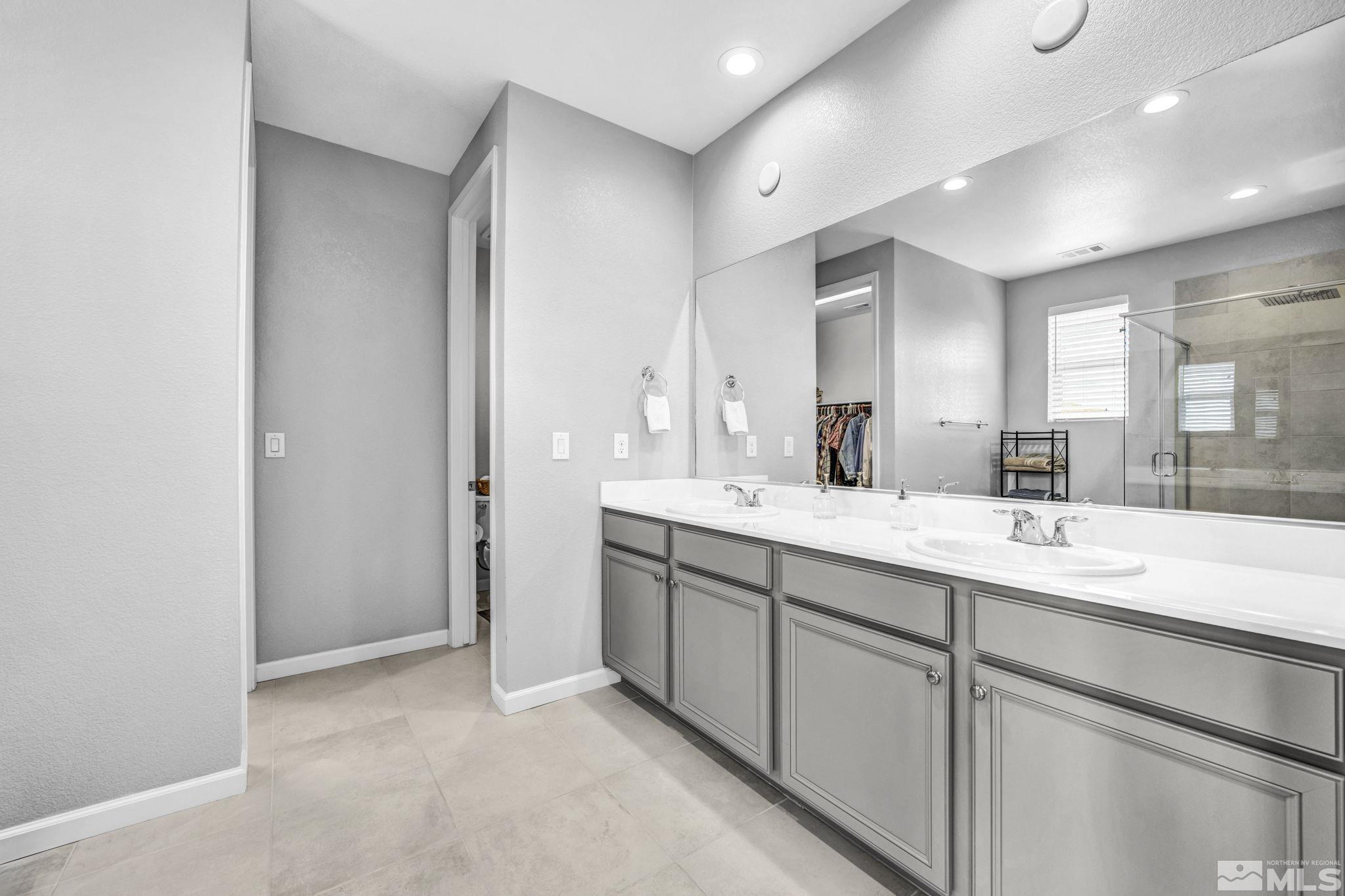 2265 Selway Drive Sparks, NV 89436 - Photo 21 of 39 a bathroom with a sink and a mirror