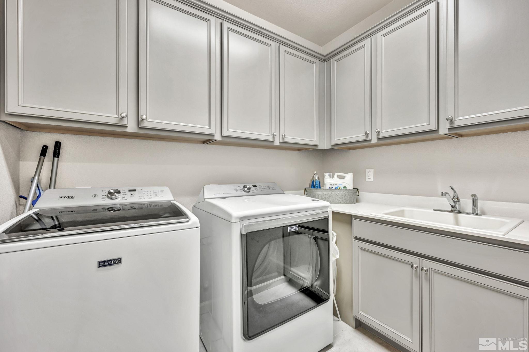 2265 Selway Drive Sparks, NV 89436 - Photo 30 of 39 a utility room with sink dryer and washer