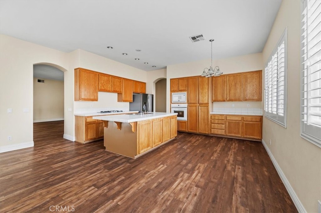 42748 Mountain Shadow Road Murrieta, CA 92562 - Photo 12 of 37
