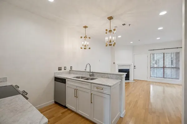 $1,800 | 4111 Cole Avenue, Unit 32, Dallas, TX 75204