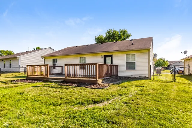 $1,695 | 5378 Milhouse Road, Indianapolis, IN 46221