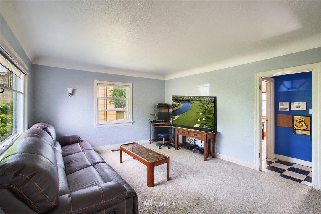 1603 Davis Avenue South Renton, WA 98055 - Photo 2 of 9 Gallery Image 2