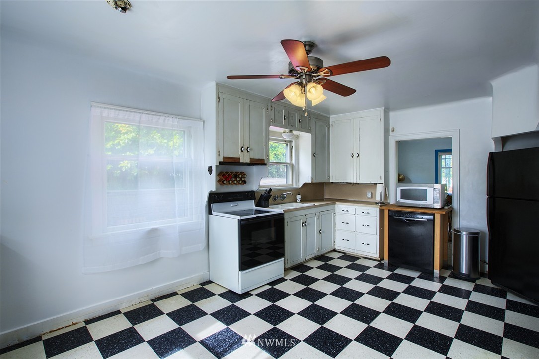 1603 Davis Avenue South Renton, WA 98055 - Photo 4 of 9 Gallery Image 4