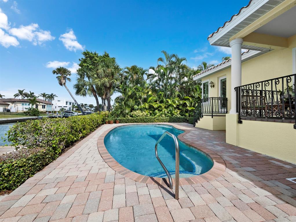573 Spinnaker Lane Longboat Key, FL 34228 - Photo 31 of 43 a view of outdoor space yard deck and patio