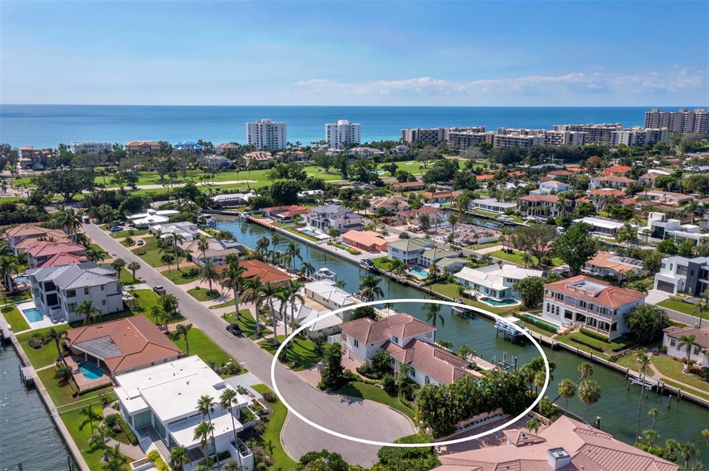 573 Spinnaker Lane Longboat Key, FL 34228 - Photo 39 of 43 an aerial view of a city