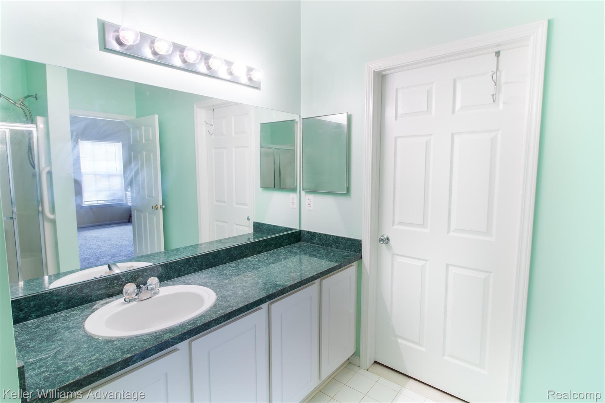 11760 Farmington Road Livonia, MI 48150 - Photo 16 of 24 FarmingtonRd_11760_MasterBath_02.jpg