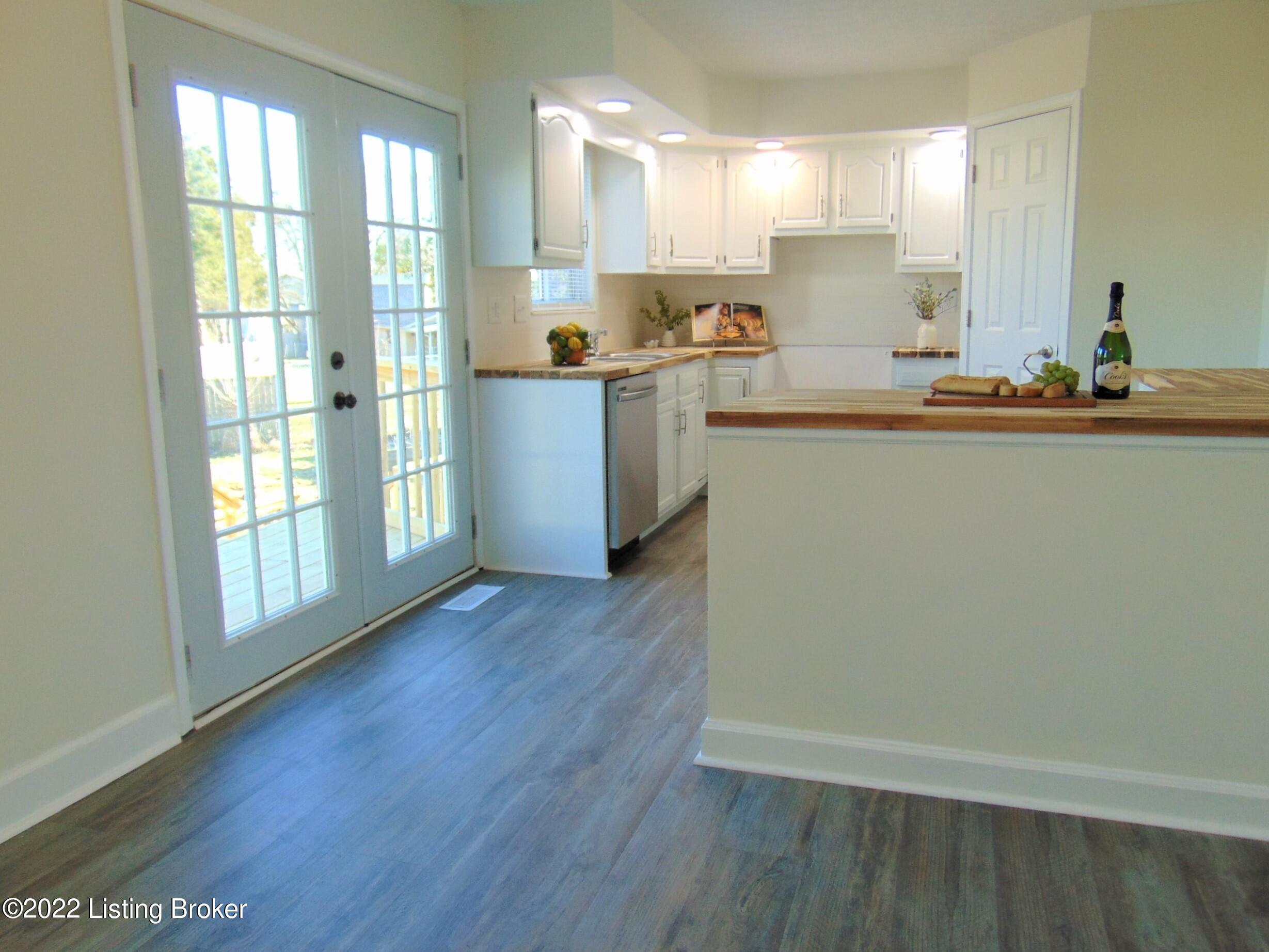 5018 Woodsend Road Louisville, KY 40229 - Photo 19 of 74 DSC03365