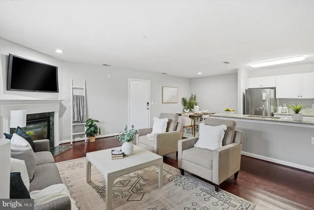 $349,400 | 12108 Tullamore Court, Unit 204, Lutherville-Timonium, MD 21093