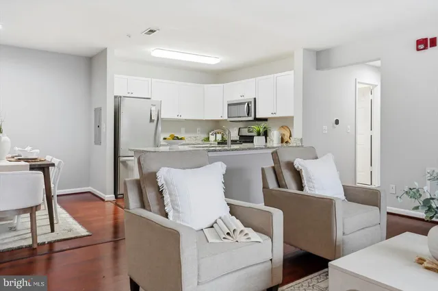 $349,400 | 12108 Tullamore Court, Unit 204, Lutherville-Timonium, MD 21093