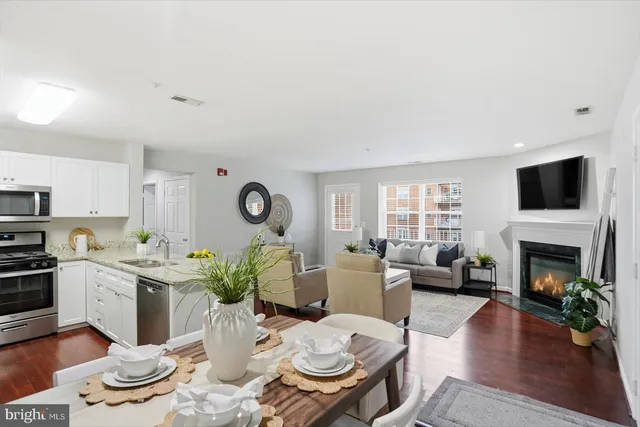 $349,400 | 12108 Tullamore Court, Unit 204, Lutherville-Timonium, MD 21093