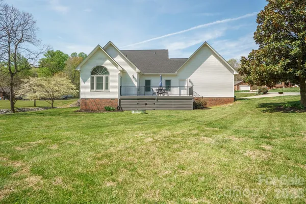 $399,900 | 408 Mooreland Drive Northeast, Conover, NC 28613