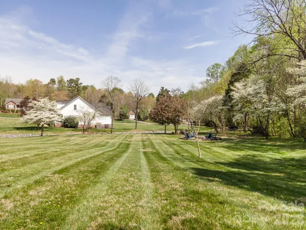 $399,900 | 408 Mooreland Drive Northeast, Conover, NC 28613