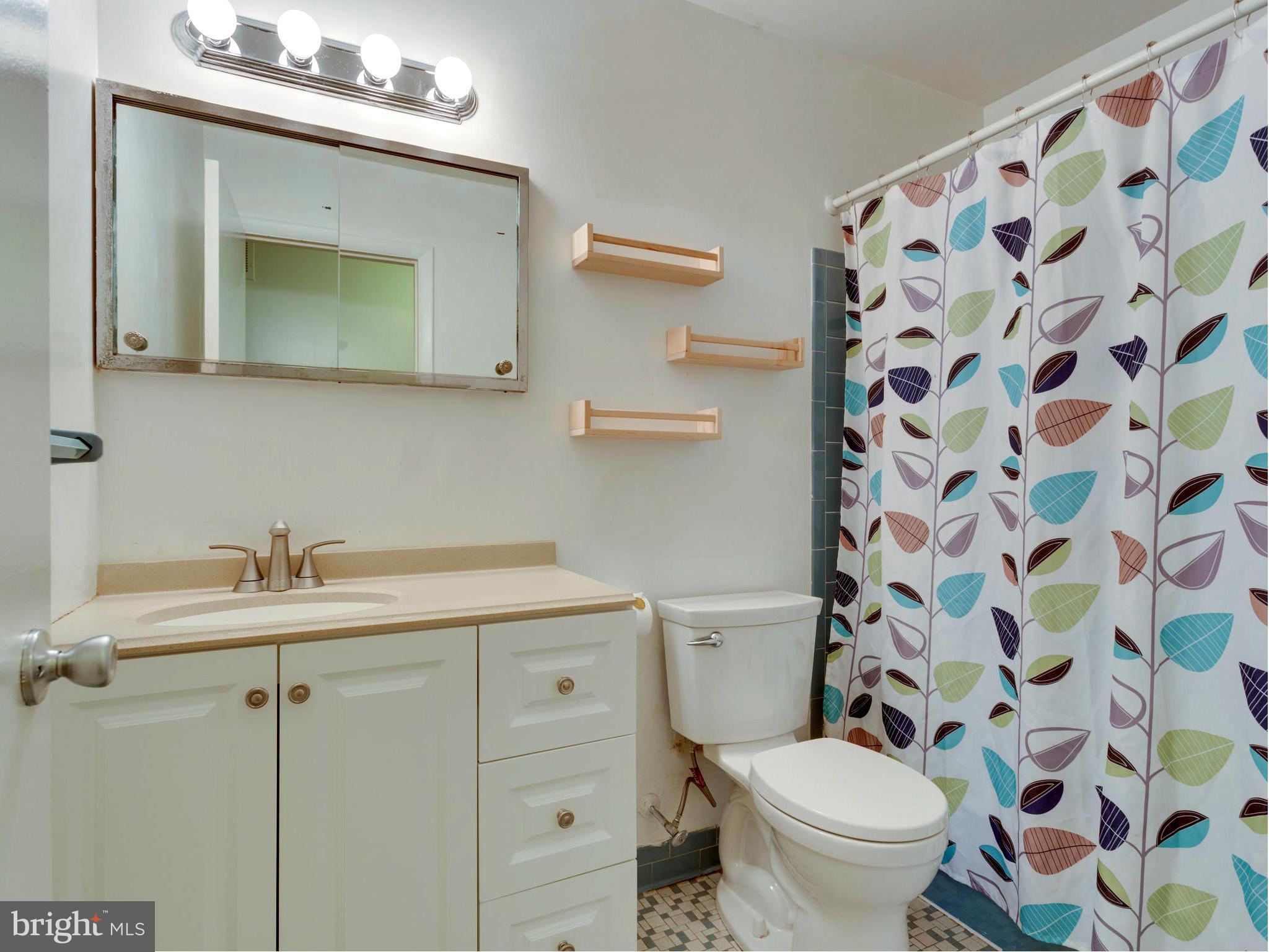 9007 Meadow Heights Road Randallstown, MD 21133 - Photo 13 of 28 Hall Bath