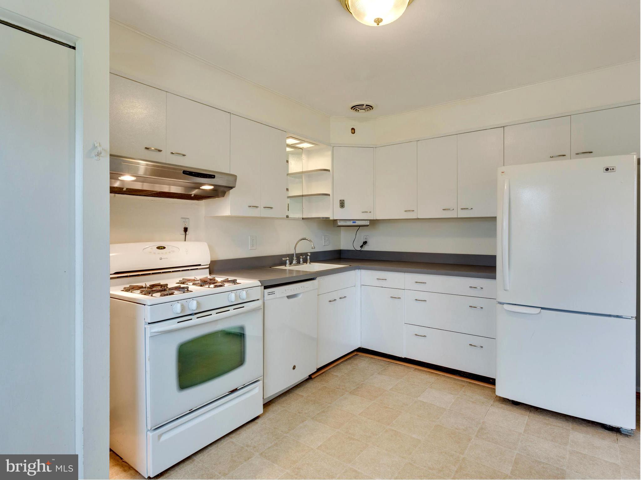 9007 Meadow Heights Road Randallstown, MD 21133 - Photo 5 of 28 Kitchen w/Lots of Cabinets