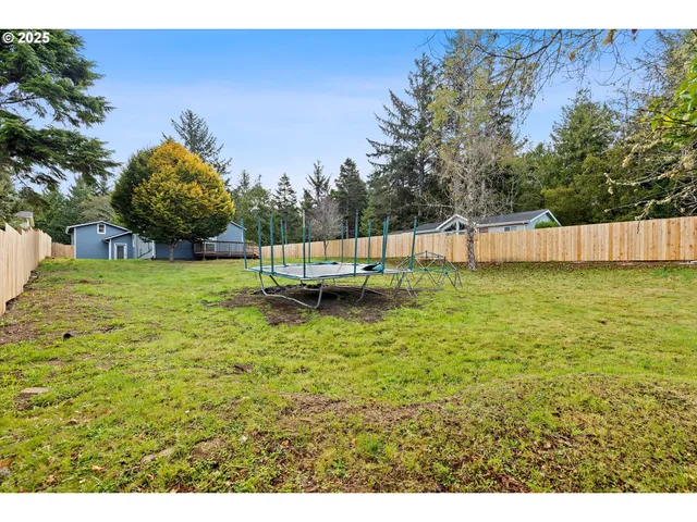 $489,000 | 665 Southeast Indian Trl Avenue, Depoe Bay, OR 97341