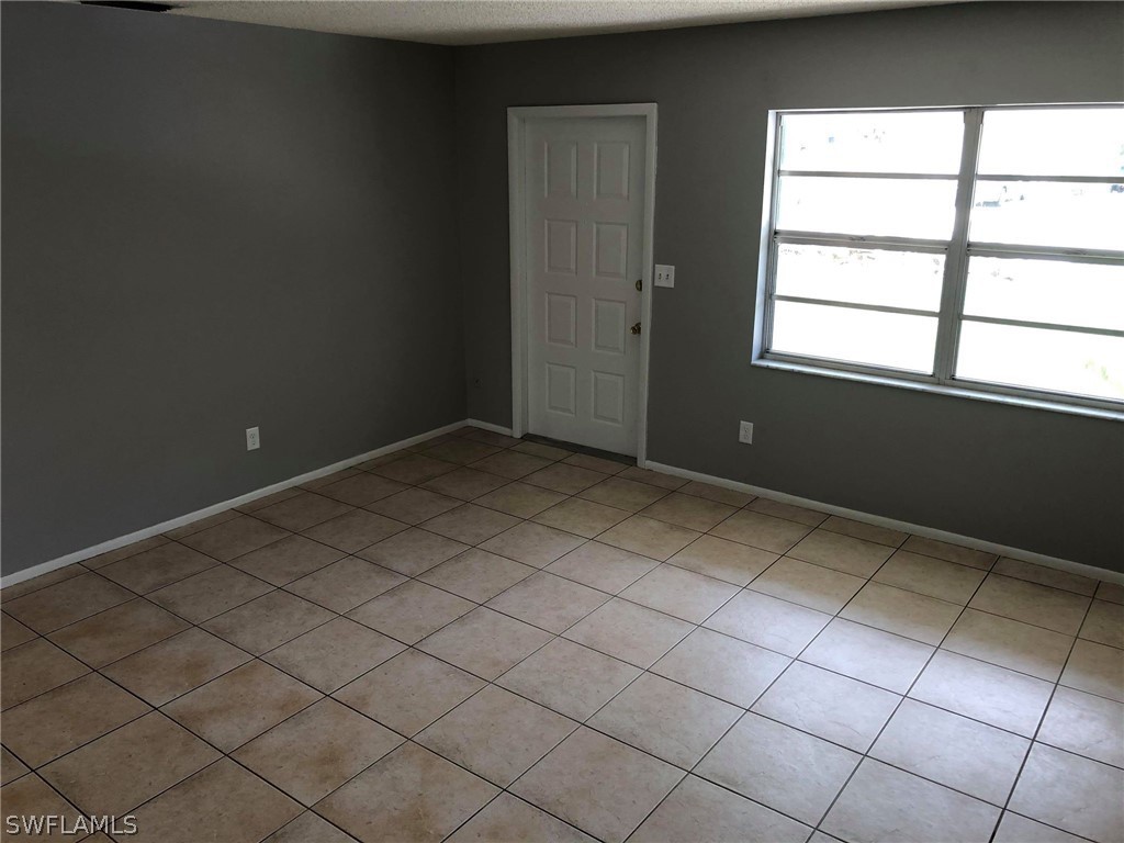 9040 Hamlin Road West Fort Myers, FL 33967 - Photo 3 of 10 Gallery Image 3