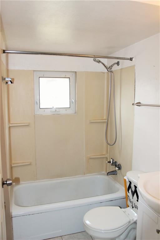 785 Center Road Pittsburgh, PA 15239 - Photo 13 of 19 Upper Full Bath