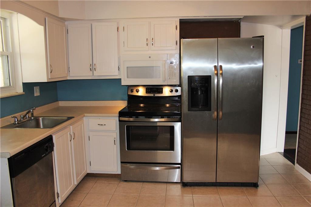 785 Center Road Pittsburgh, PA 15239 - Photo 4 of 19 Gallery Image 4