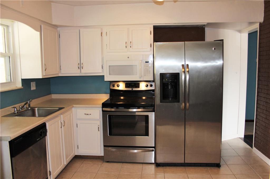785 Center Road Pittsburgh, PA 15239 - Photo 5 of 19 Gallery Image 5