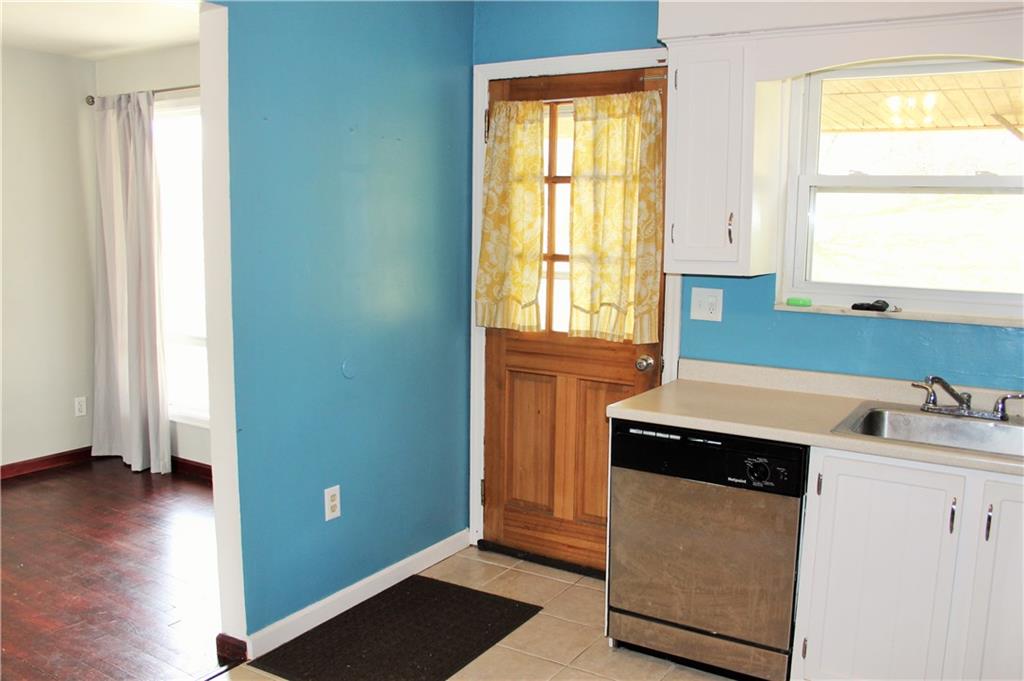 785 Center Road Pittsburgh, PA 15239 - Photo 7 of 19 Gallery Image 7