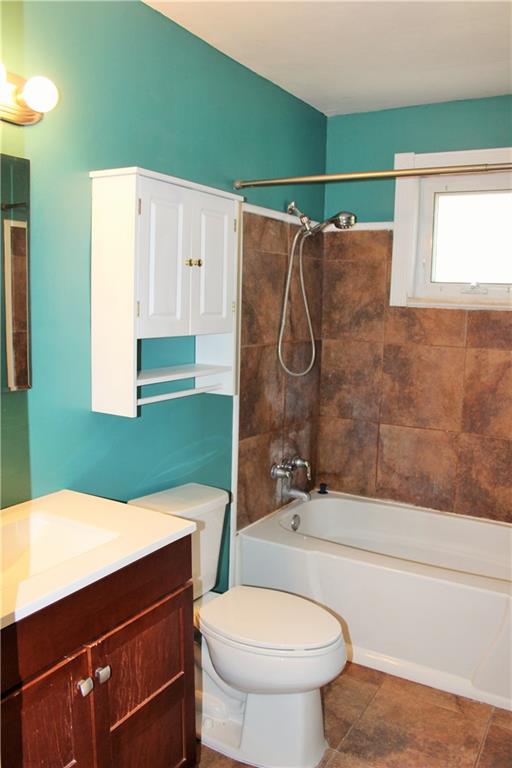 785 Center Road Pittsburgh, PA 15239 - Photo 8 of 19 Full 1st Floor Bath