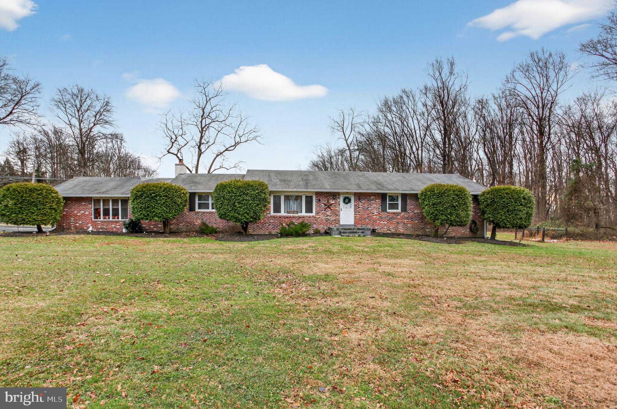 1637 Dillon Road Ambler, PA 19002 - Photo 4 of 44