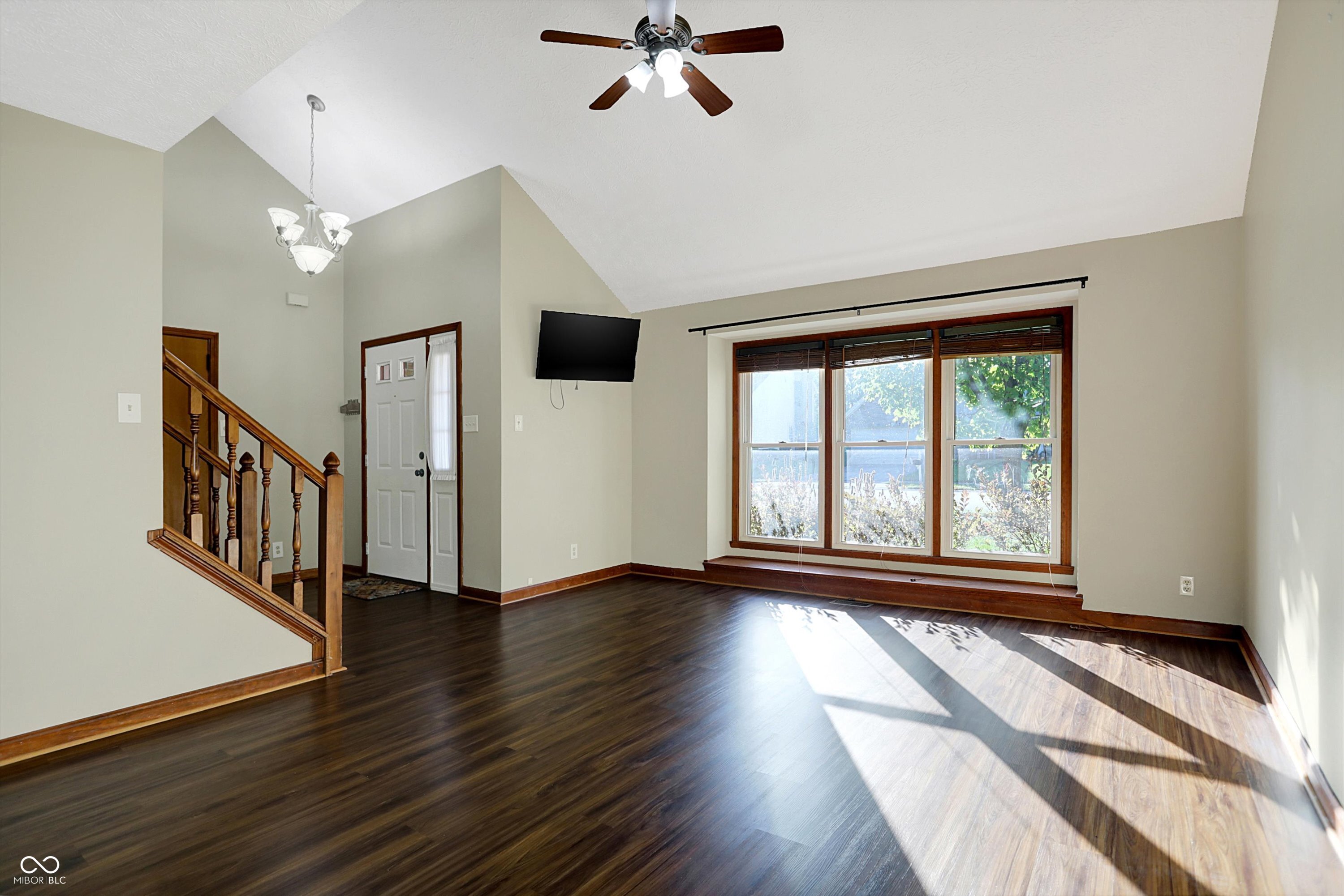 7631 Lippincott Way Indianapolis, IN 46268 - Photo 4 of 33