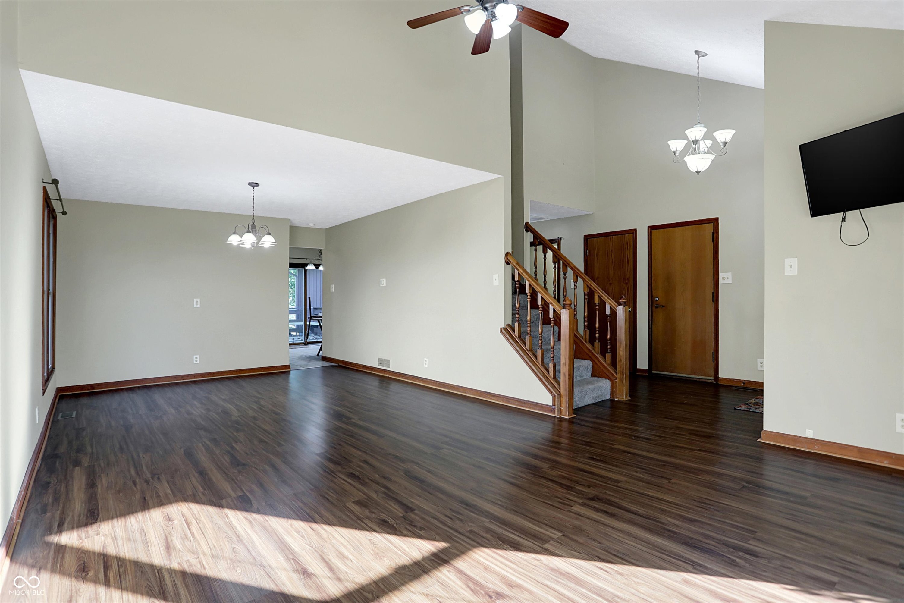 7631 Lippincott Way Indianapolis, IN 46268 - Photo 6 of 33