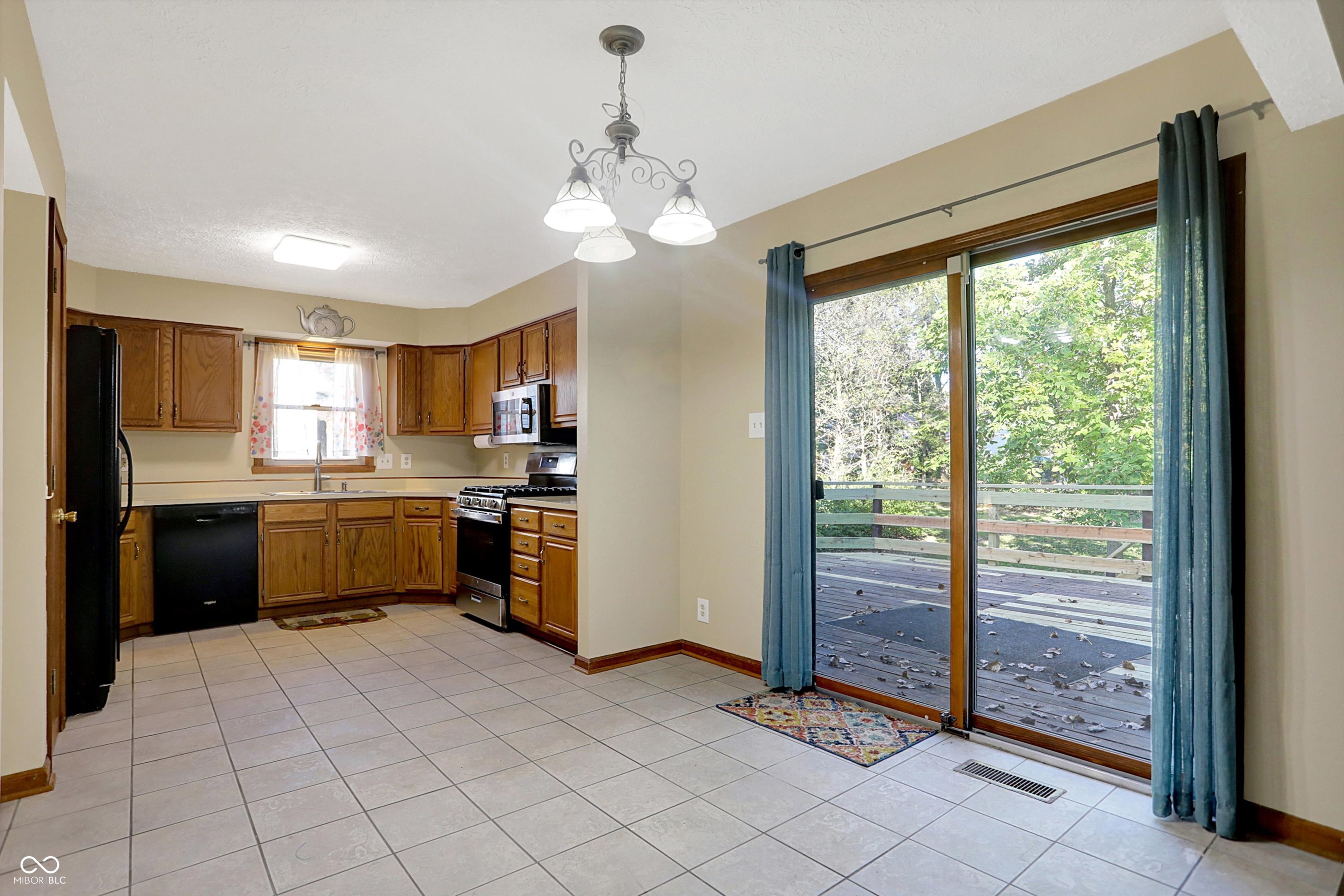 7631 Lippincott Way Indianapolis, IN 46268 - Photo 8 of 33