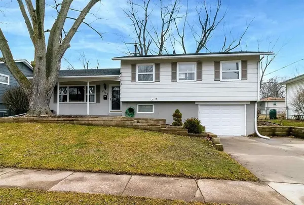 $2,695 | 3117 Windsor Drive, Bettendorf, IA 52722