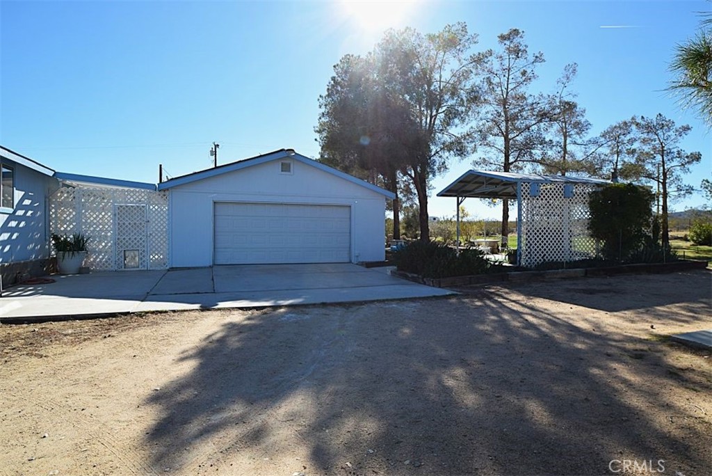 56788 Encantado Road Landers, CA 92285 - Photo 4 of 33
