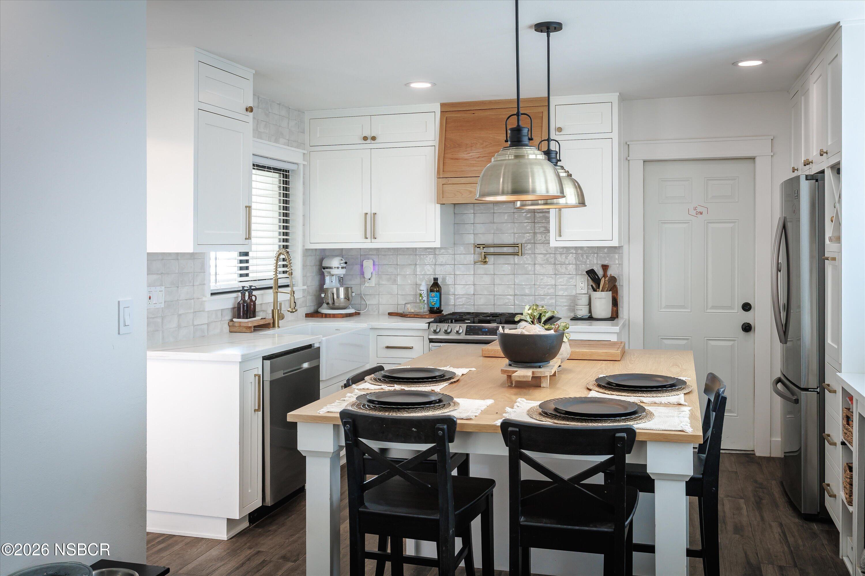 1305 North First Place Lompoc, CA 93436 - Photo 5 of 19 Kitchen