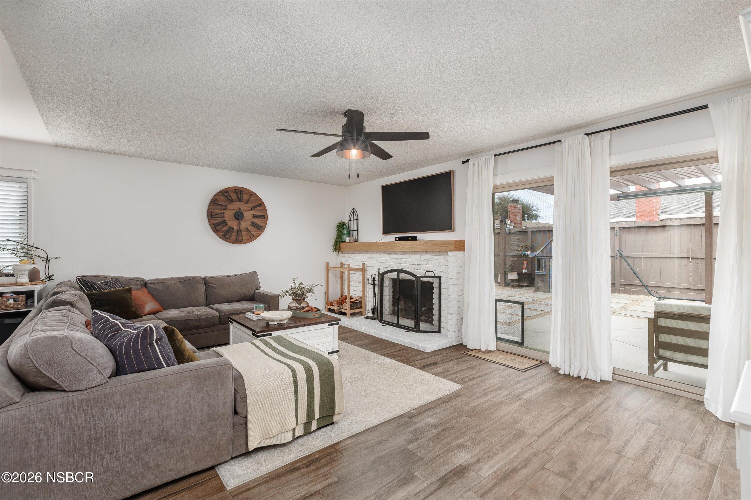 1305 North First Place Lompoc, CA 93436 - Photo 6 of 19 Living Room