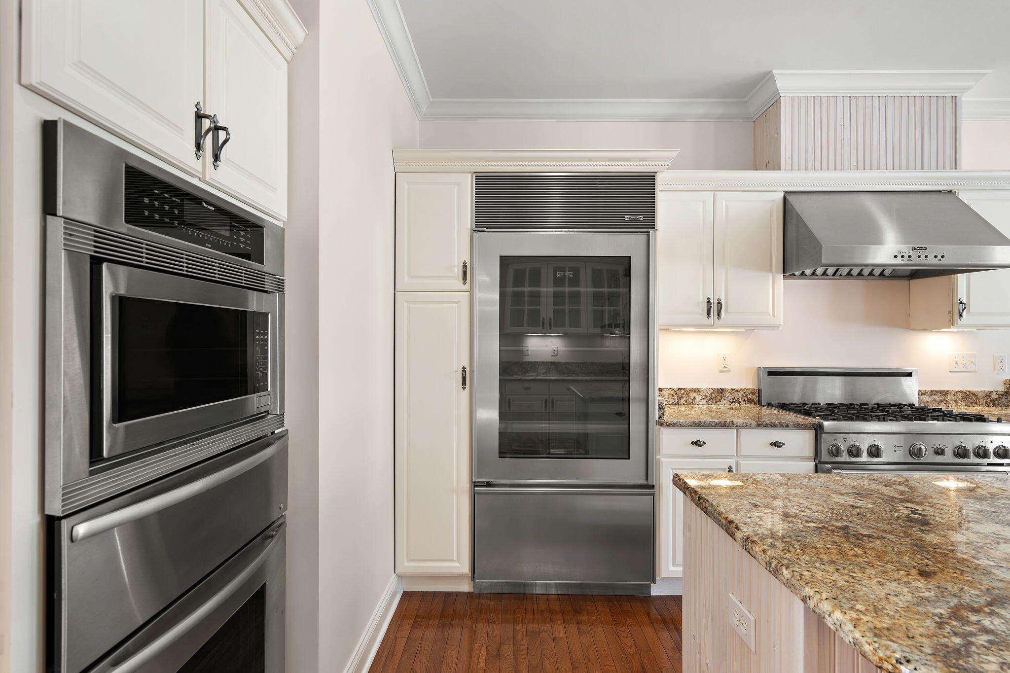 1240 Ryder Road Chesterton, IN 46304 - Photo 20 of 73 a kitchen with stainless steel appliances granite countertop a stove and a refrigerator