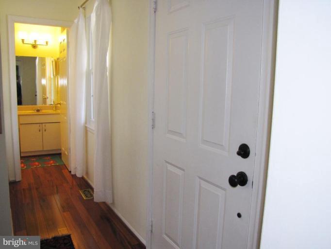 7383 Kindler Road Columbia, MD 21046 - Photo 3 of 22 Entrance / Foyer