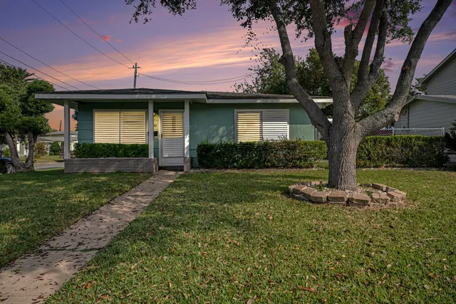 $2,200 | 130 San Fernando Drive, Galveston, TX 77550