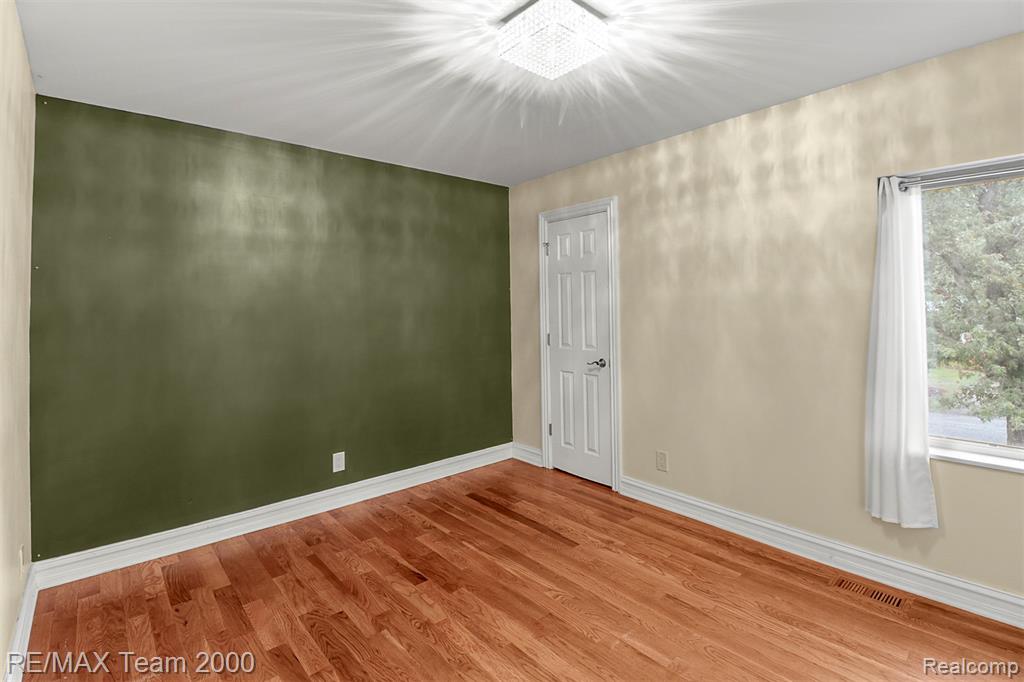 1895 Big Trail Road Walled Lake, MI 48390 - Photo 19 of 40 Gallery Image 19