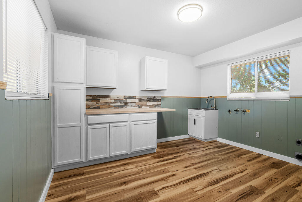 1623 18th Street Niceville, FL 32578 - Photo 28 of 41 a kitchen with white cabinets and window