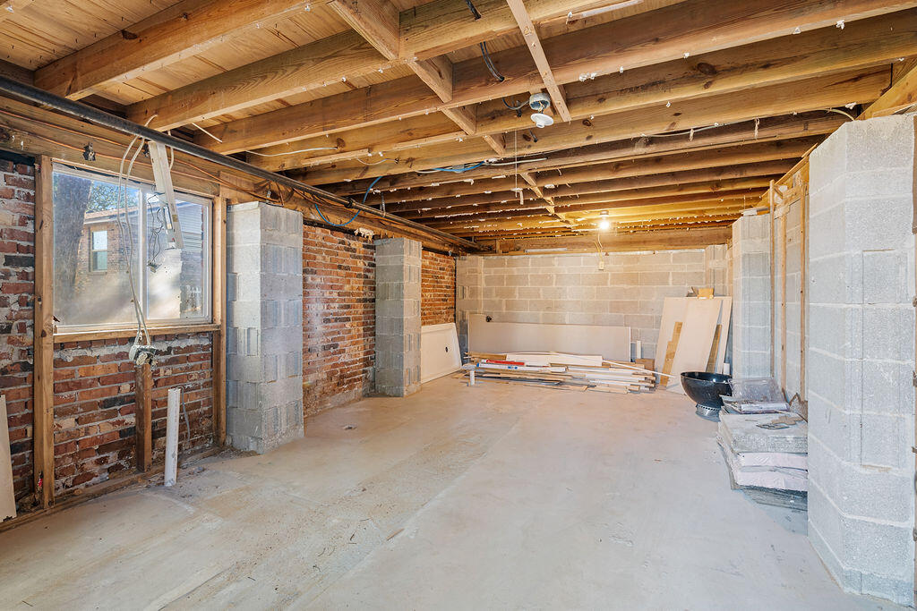 1623 18th Street Niceville, FL 32578 - Photo 34 of 41 a view of an empty room with storage