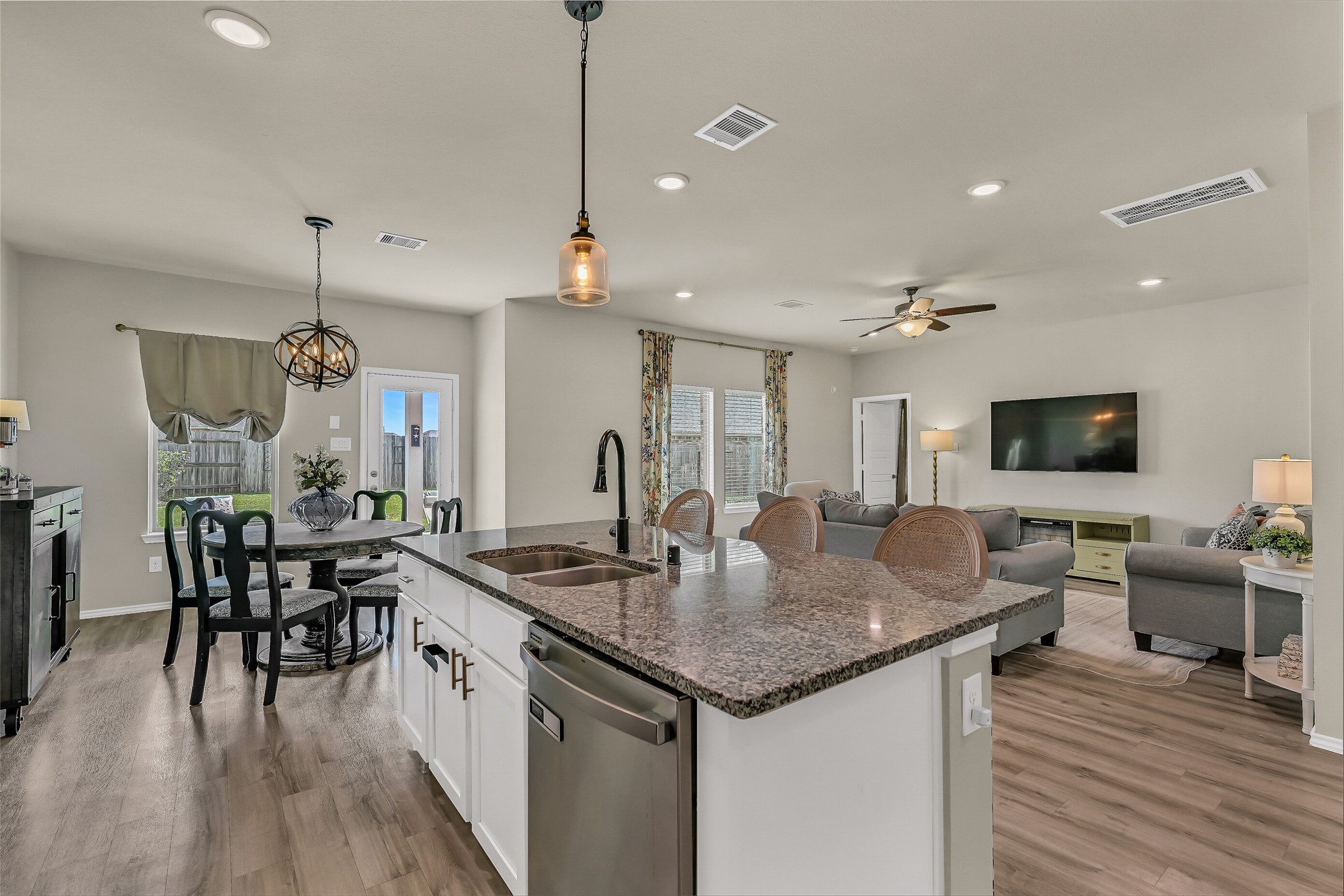 13711 Saxon Cliff Lane Rosharon, TX 77583 - Photo 13 of 30