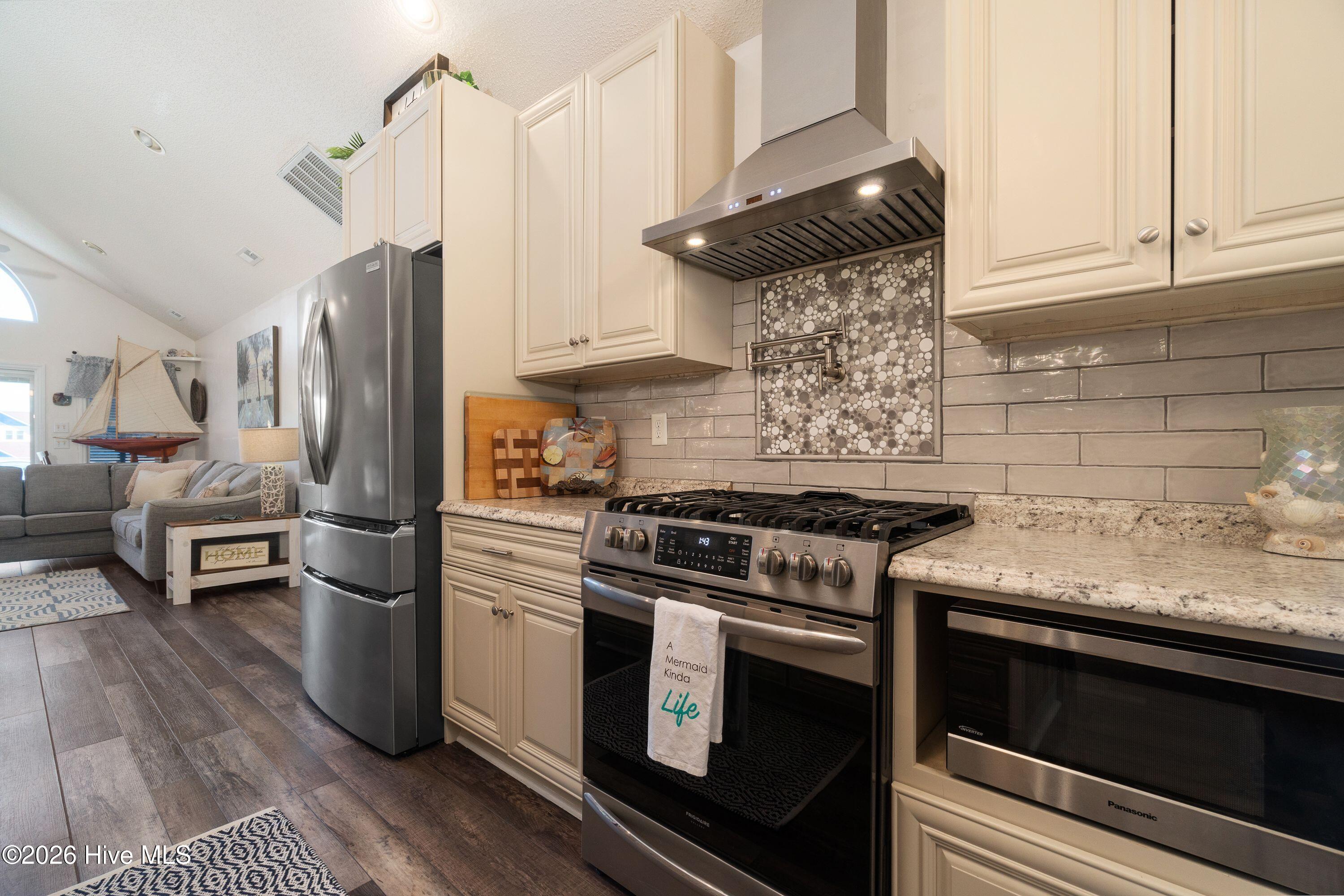 330 Cape Lookout Loop Emerald Isle, NC 28594 - Photo 22 of 80 amazing kitchen!