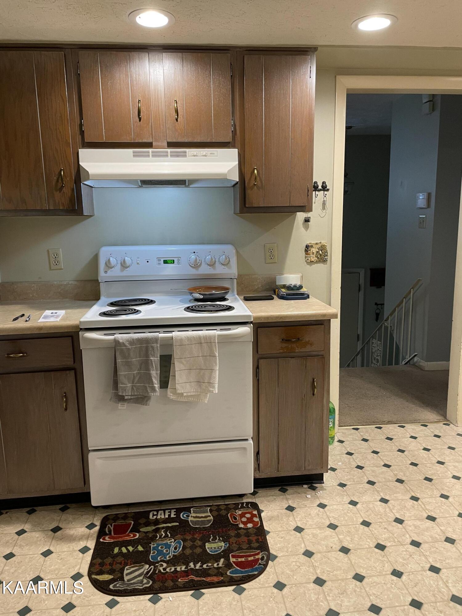 9904 Stagbush Road Powell, TN 37849 - Photo 6 of 21 Kitchen
